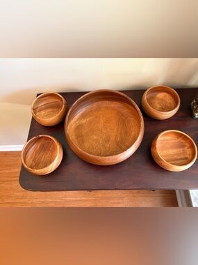 Vintage monkey pod wood salad set, one big 11 inch bowl and four 51/2” bowls